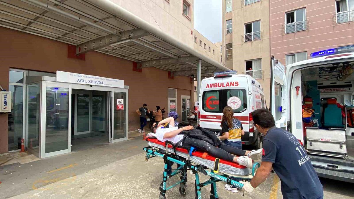 Çorlu'da Otomobil İki Öğrenciye Çarptı, Olay Yerinden Kaçtı