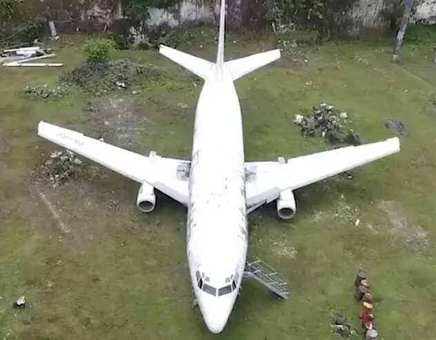 Rastgele bir tarlada bulunan Boeing 737 uçağın nasıl oraya geldiğini kimse bilmiyor