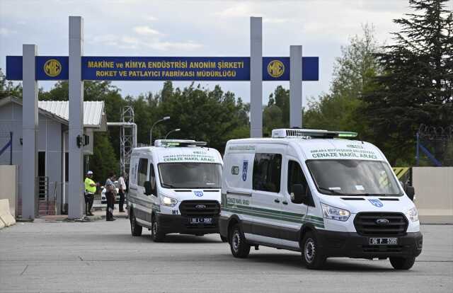 Son Dakika: Ankara'da 5 işçinin yaşamını yitirdiği roket fabrikasındaki patlamayla ilgili soruşturmada 3 kişi tutuklandı Son Dakika: Ankara'da 5 işçinin yaşamını yitirdiği roket fabrikasındaki patlamayla ilgili soruşturmada 3 kişi tutuklandı