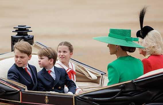 Kral 3. Charles'ın doğum günü için düzenlenen Geçit Töreni'nde 70 yıl sonra bir ilk Kral 3. Charles'ın doğum günü için düzenlenen Geçit Töreni'nde 70 yıl sonra bir ilk