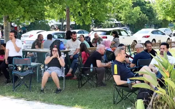 YKS ikinci oturumunda öğrenciler sınav binaları önünde kuyruk oluşturdu