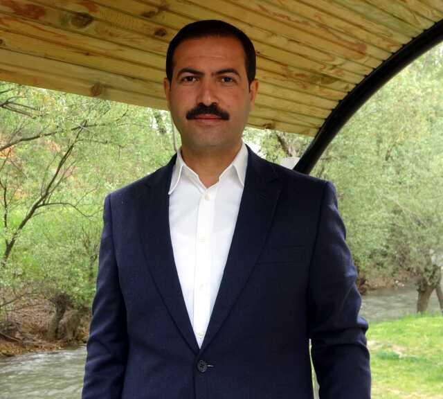 Tatvan'da gazeteciye saldıran polis ve belediye çalışanı tutuklandı Tatvan'da gazeteciye saldıran polis ve belediye çalışanı tutuklandı