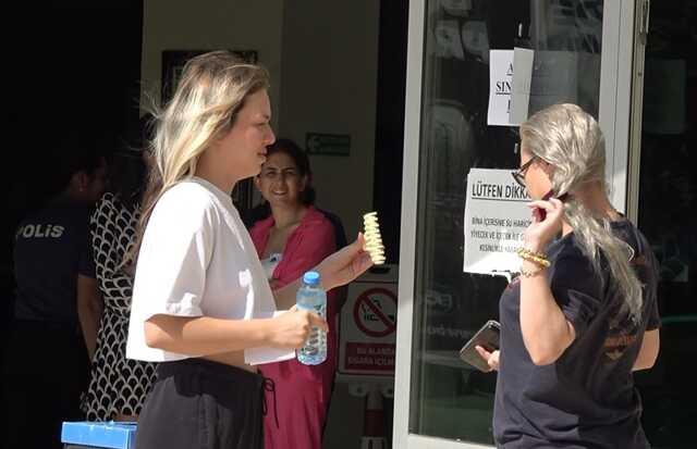 YKS ikinci oturumunda öğrenciler sınav binaları önünde kuyruk oluşturdu