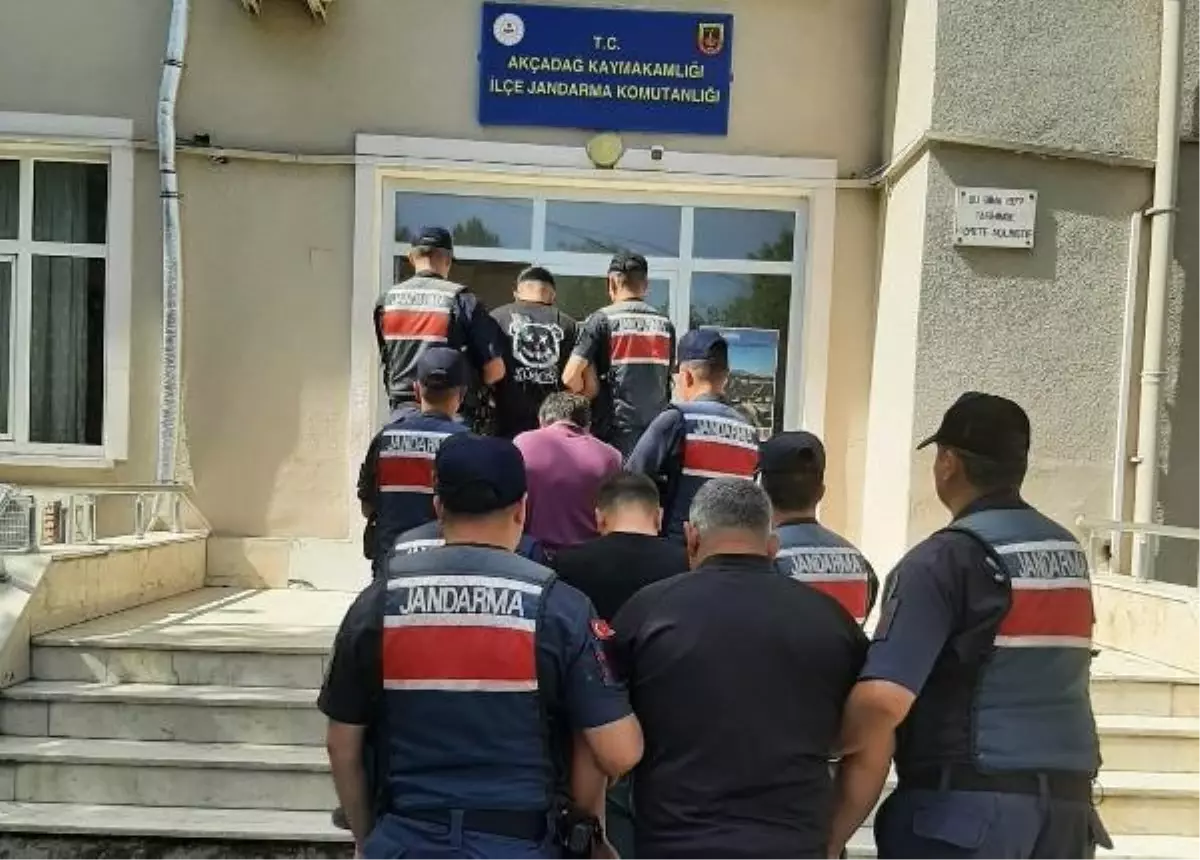8 ilde cezaevi personeline yönelik operasyon: 22 gözaltı