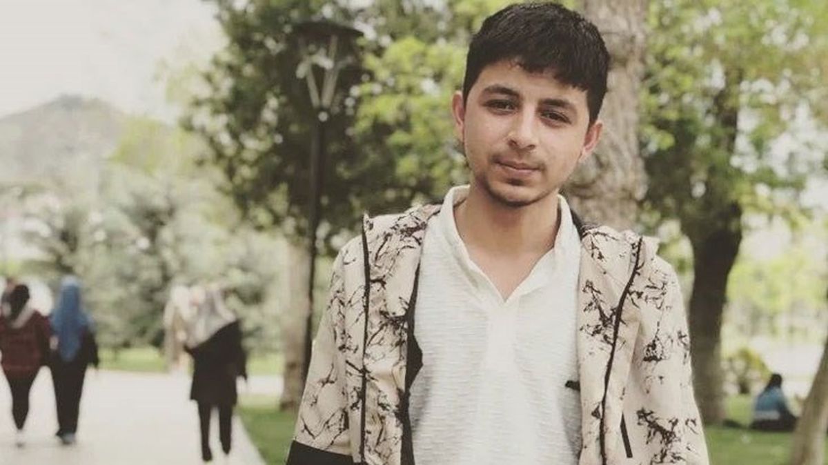 Elektrik tellerine takılan uçurtmayı almak isteyen genç, akıma kapılarak ağır yaralandı
