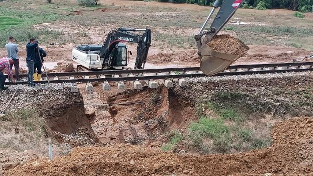 Sağanak Yağış nedeniyle Ankara-Kırıkkkale tren seferleri durduruldu