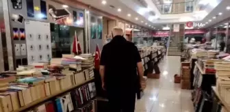 Kitapların arasında kalmış hatıralar bu bavulda saklanıyor