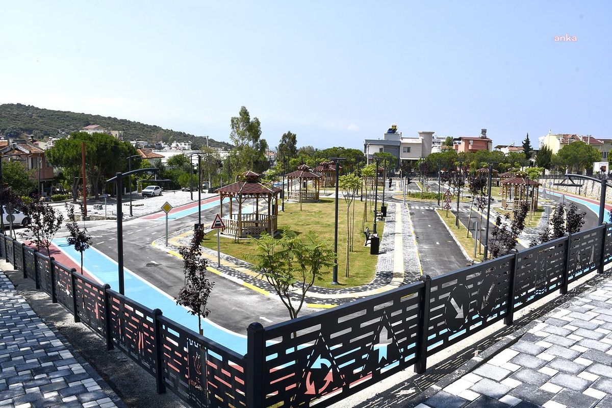 Kuşadası'nda Şehit Polis Fethi Sekin Parkı tamamlanma aşamasında