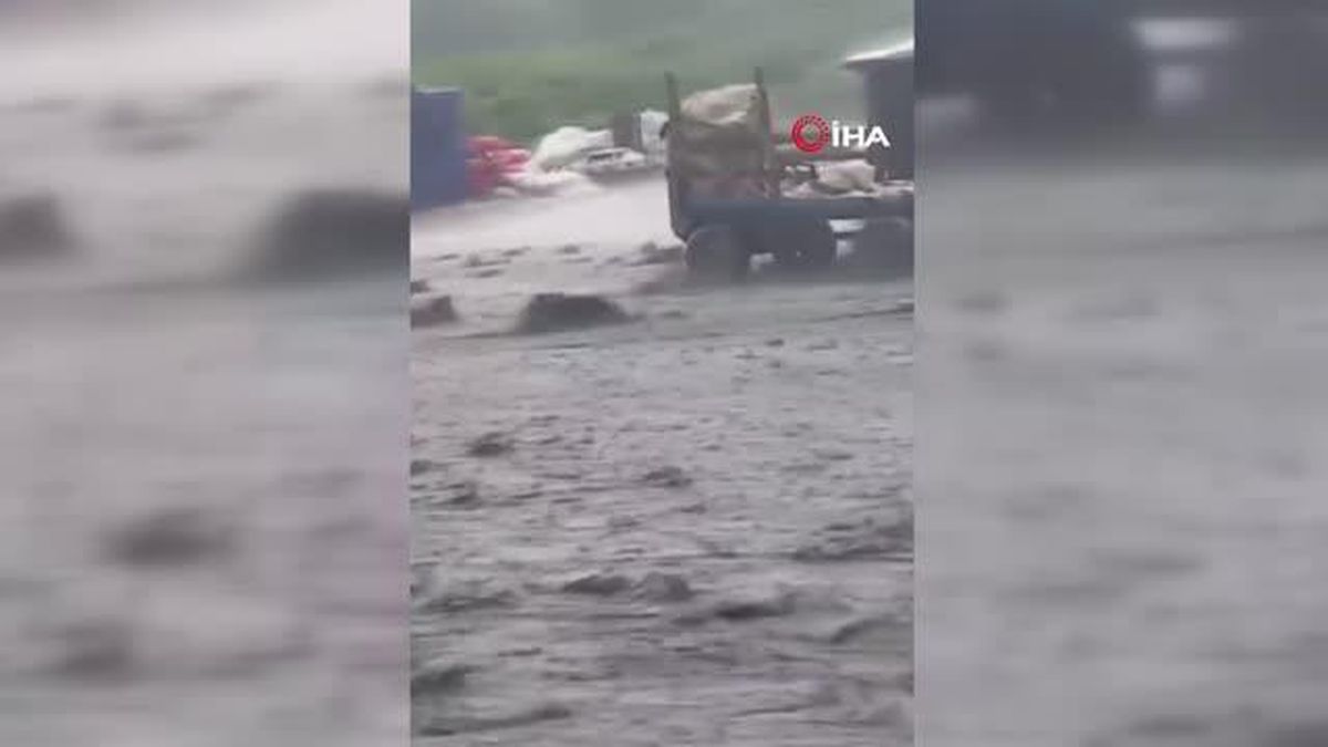 Sapanca'yı sular altında bırakan şiddetli yağmur