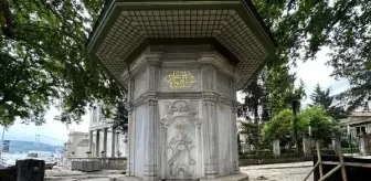 İstanbul'da Tarihi Emirgan Çeşmesi kepçe ile zarar gördü