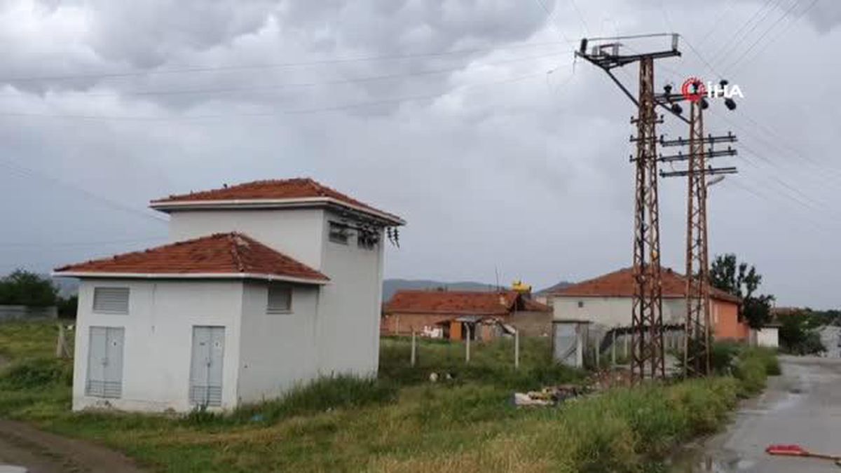Elektrik tellerine takılan uçurtmayı kurtarmaya çalışırken akıma kapıldı