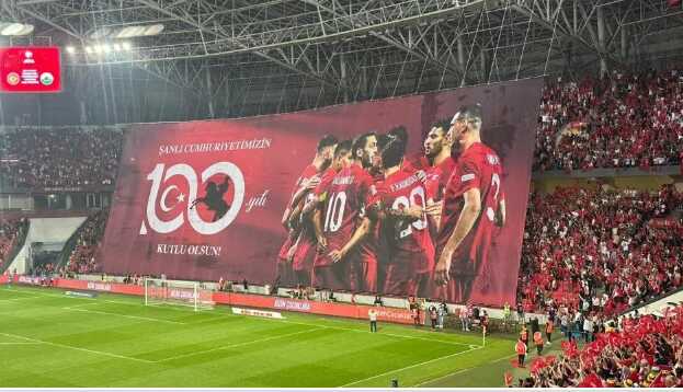 Tüyler diken diken! Türkiye-Galler maçında görsel şov
