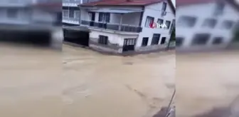 Uşak'ta Sağanak Yağış Hayatı Olumsuz Etkiledi