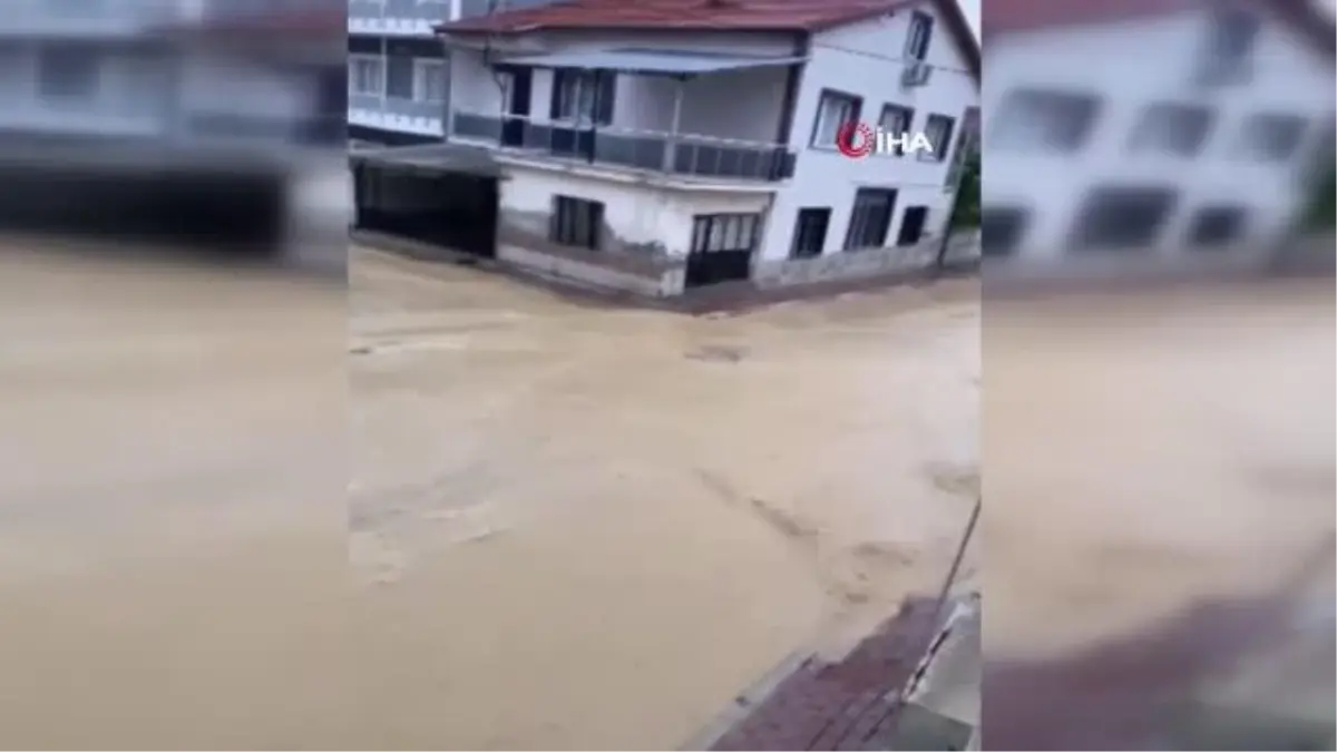 Uşak'ta Sağanak Yağış Hayatı Olumsuz Etkiledi