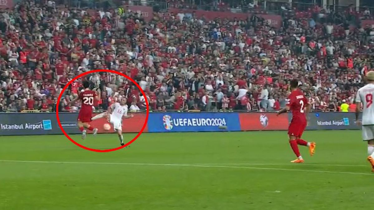Yürekler ağza geldiği an! Ferdi Kadıoğlu'na yapılan faul kariyerini bitirebilirdi