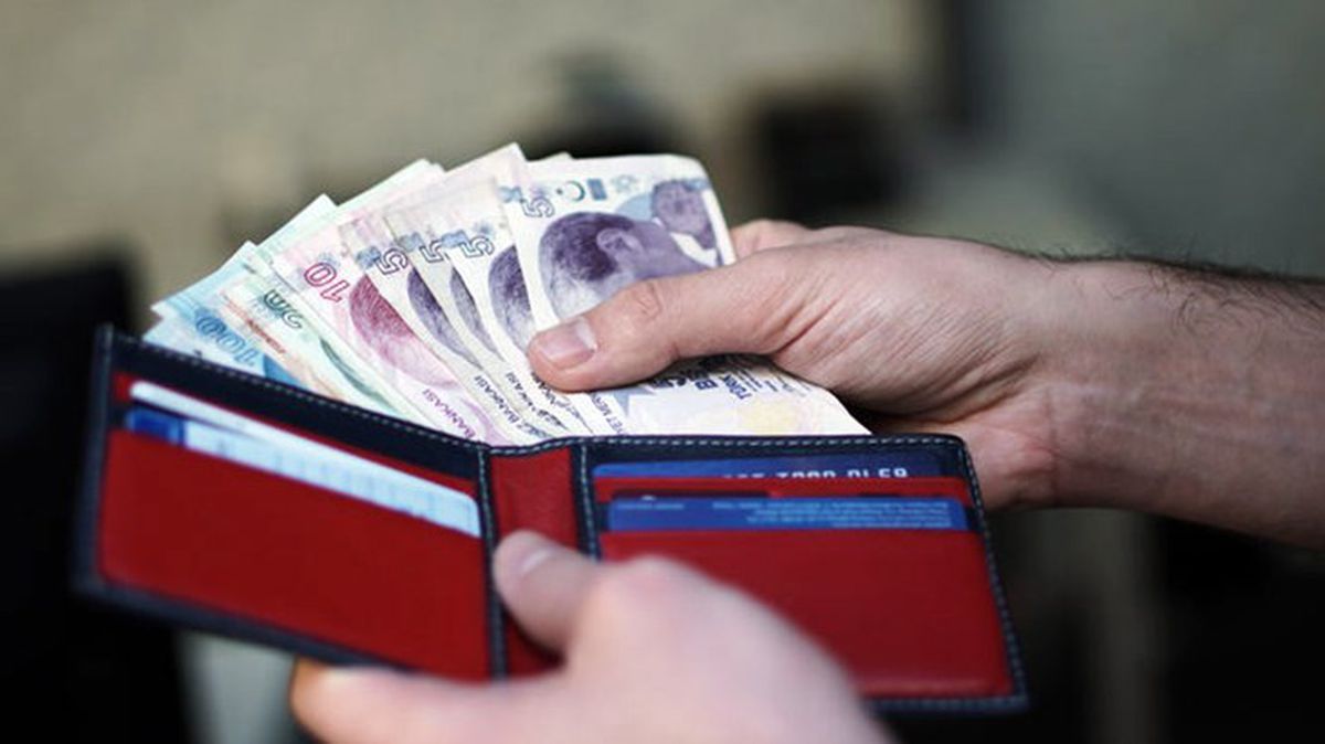 Asgari ücret zammı dünya basınında: Türkiye enflasyonun etkisini kırmak için 3'te 1 oranında artırdı