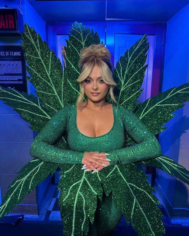 Bebe Rexha'ya konser sırasında telefon fırlatıldı