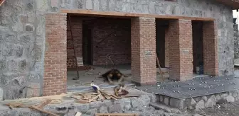 Husumetli olduğu kişiyi para meselesi nedeniyle öldürüp ateşe verdi