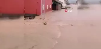 Tokat'ta Sağanak Yağış Okul Bahçesini Şelaleye Döndürdü