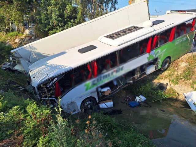 Tarsus'ta Otobüs-Kamyon Çarpışması: 1 Ölü, 28 Yaralı
