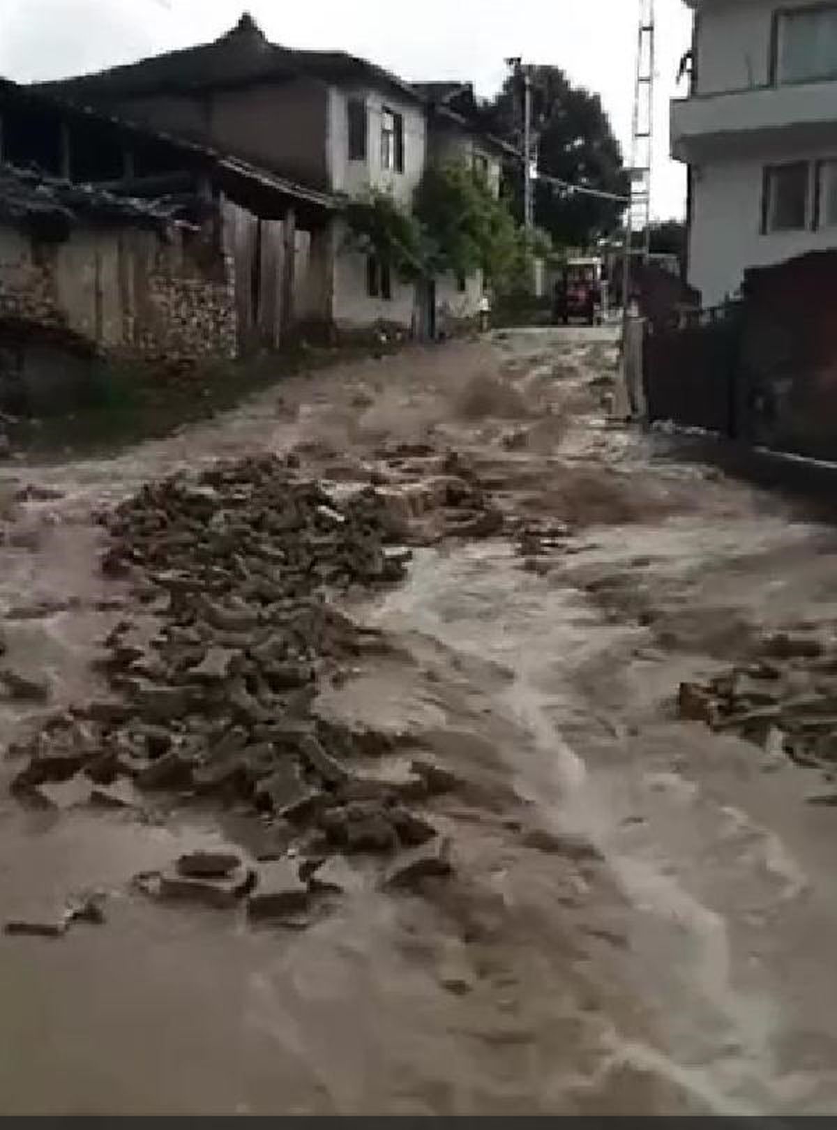 Tokat'ta Sağanak Yağış Sele Neden Oldu