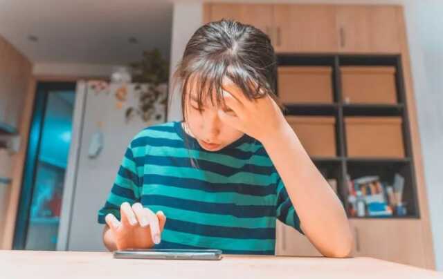 13 yaşındaki kız, ailesinin biriktirdiği 61.000 doları cep telefonu oyunlarında harcadı