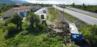 Afyonkarahisar'da Tır Devrildi: Sürücü Yaralandı