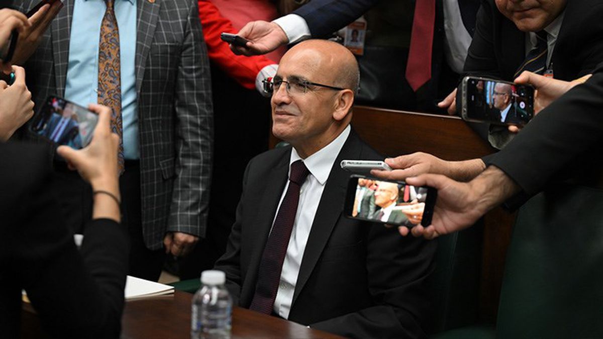 AK Parti grup toplantısına damga vuran kare! En büyük ilgiyi Mehmet Şimşek gördü