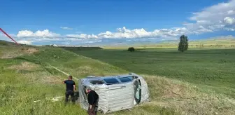 Erzurum'un Horasan ilçesinde hafif ticari araç devrildi: 6'sı çocuk 9 yaralı