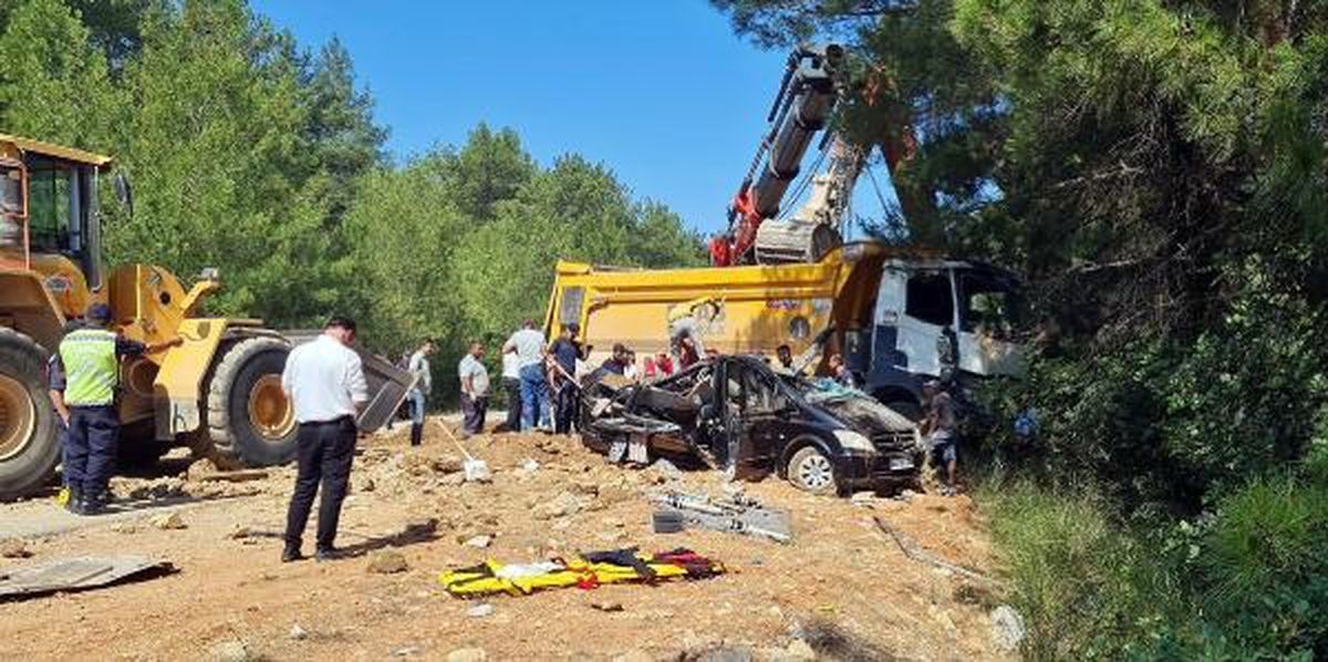 Bodrum'da VIP Minibüse Çarpan Kamyonun Şoförü Tutuklandı