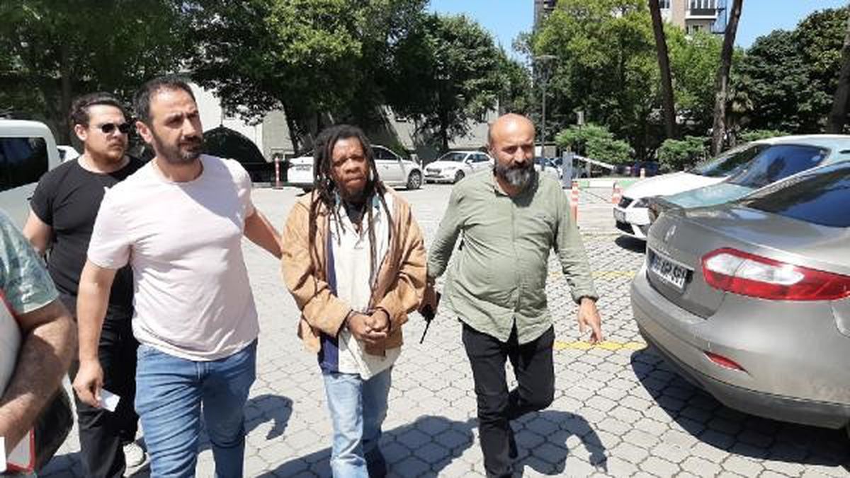 Gemide arkadaşının cesediyle 4 gün yolculuk yaptı