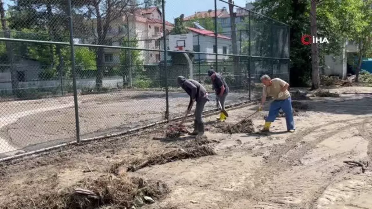 Selin vurduğu tarihi ilçe Amasra'da temizlik çalışmaları sürüyor