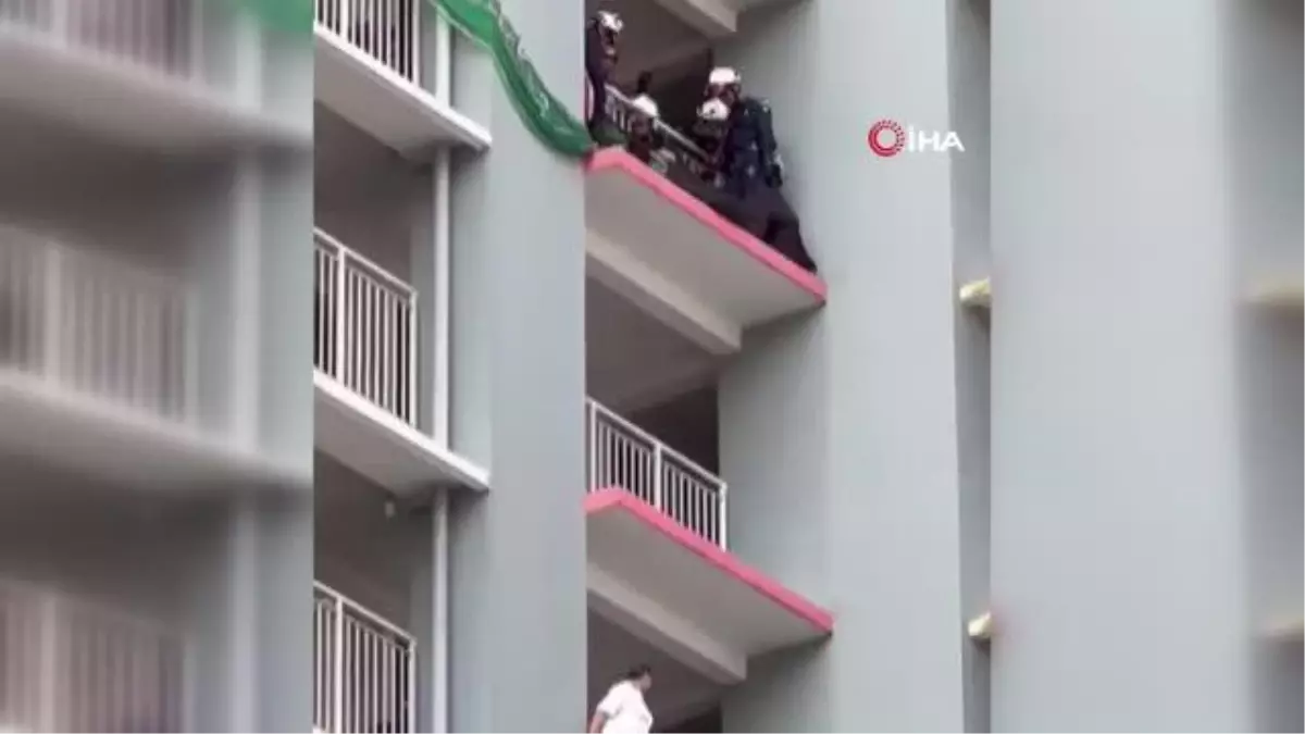 Singapur'da intihar girişimi özel ekipler tarafından önlendi