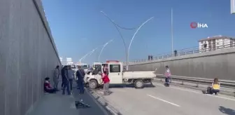 Uşak'ta 3 aracın karıştığı zincirleme kaza: 1'i ağır 6 yaralı