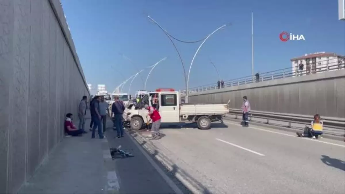 Uşak'ta 3 aracın karıştığı zincirleme kaza: 1'i ağır 6 yaralı