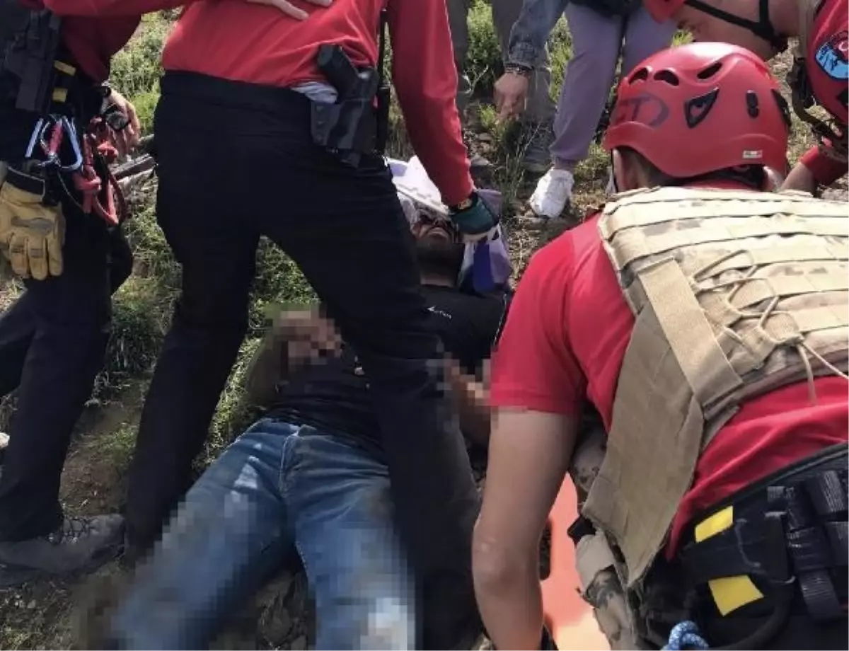 Tunceli'de Kayalıklardan Düşen Kişi Askeri Helikopterle Hastaneye Ulaştırıldı