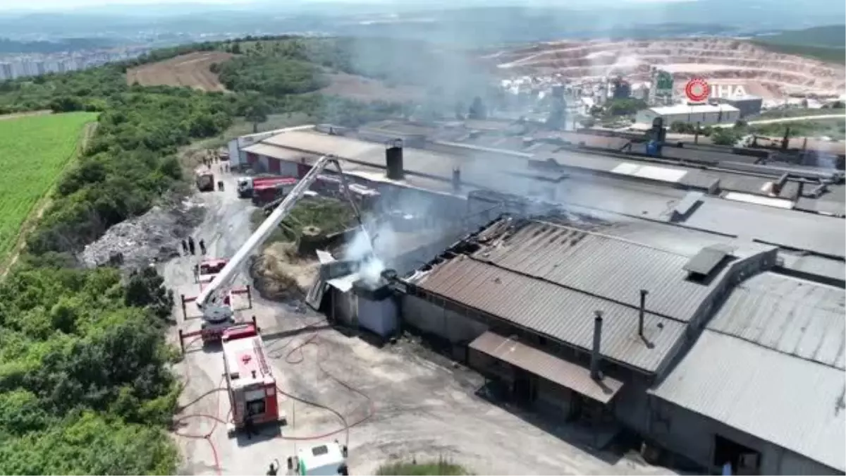 Bursa'da boya fabrikasında yangın: 2 yaralı