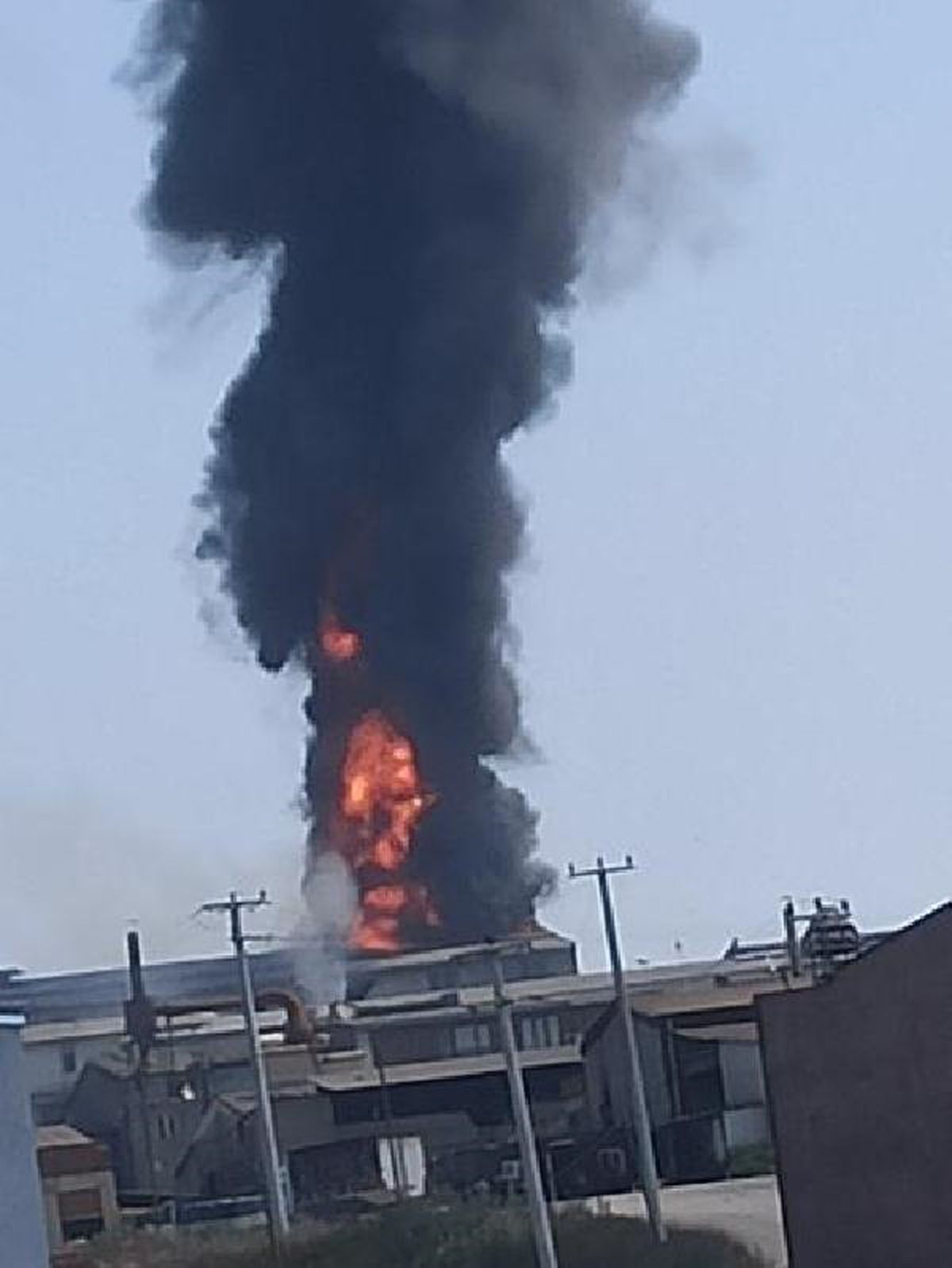 Bursa'da Kimyasal Maddelerin Bulunduğu İşletmede Yangın Çıktı