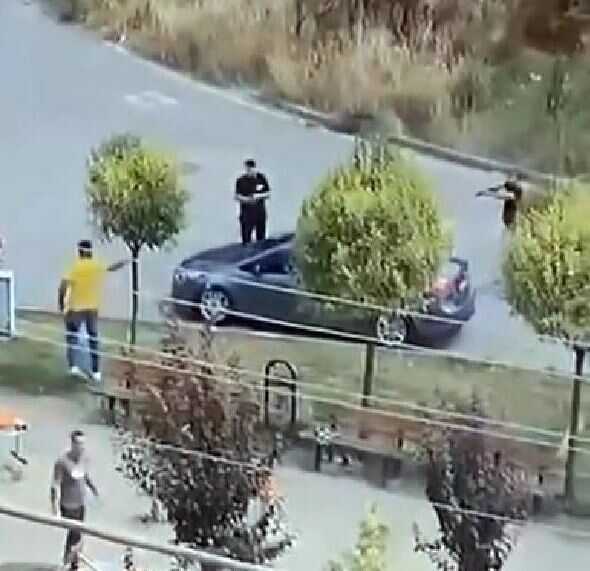 Çocuk parkında dehşet anları! Silahlı çatışma çıktı, 2 kişi yaralandı