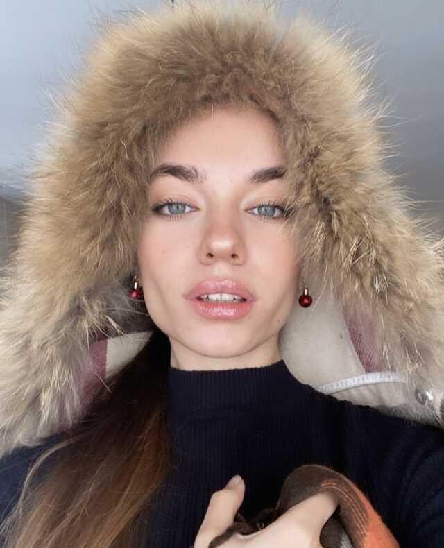 Eylül Tumbar kim, kaç yaşında, nereli? Kendi Düşen Ağlamaz Alize kimdir? Eylül Tumbar hangi dizilerde oynadı?