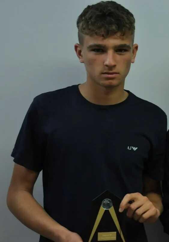 Genç futbolcu, ölen annesine morgda yapılanları duyunca intihar etti Genç futbolcu, ölen annesine morgda yapılanları duyunca intihar etti