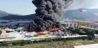 Manisa'da Geri Dönüşüm Fabrikasında Yangın Çıktı