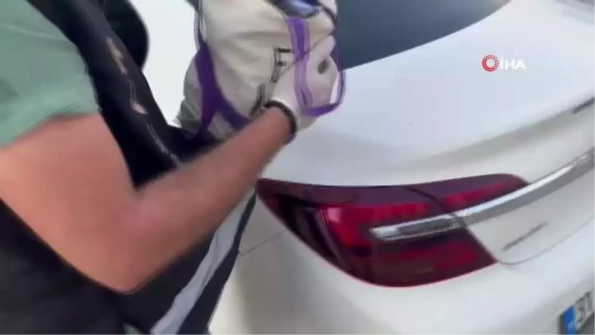 Hatay'da otomobilde 5 adet ruhsatsız silah ele geçirildi