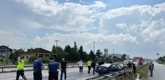 Sakarya'da Otomobil Kazası: Bir Kadın Hafif Yaralandı