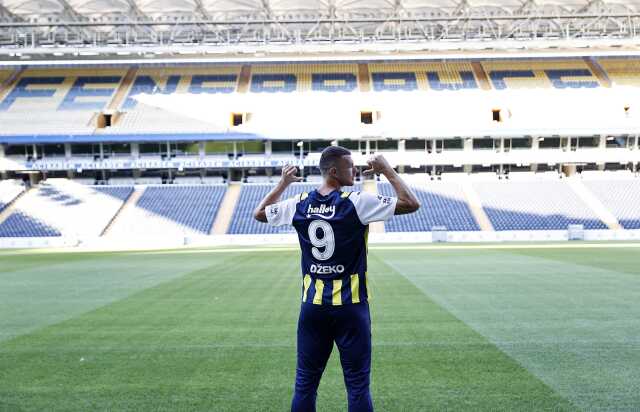Son Dakika: Fenerbahçe, dünyaca ünlü golcü Edin Dzeko ile 2 yıllık sözleşme imzaladı