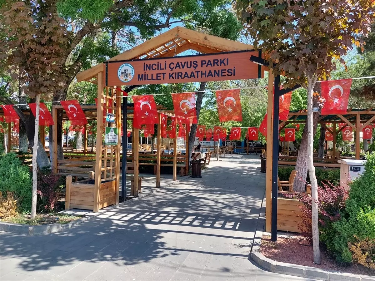 Tomarza'da belediye ekipleri bayram temizliğine başladı