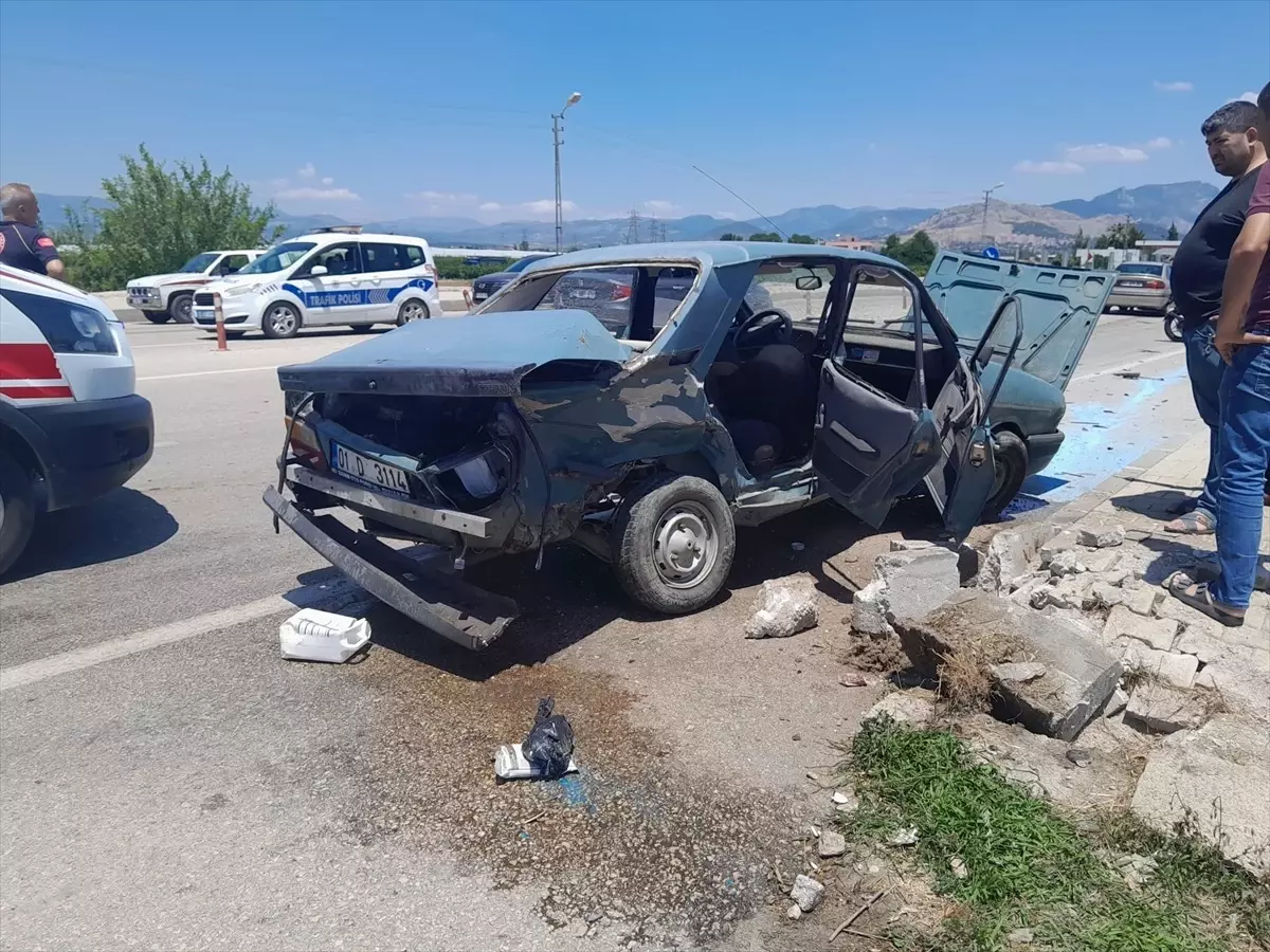 Adana'da Otomobil Kazası: 1 Ölü, 2 Yaralı