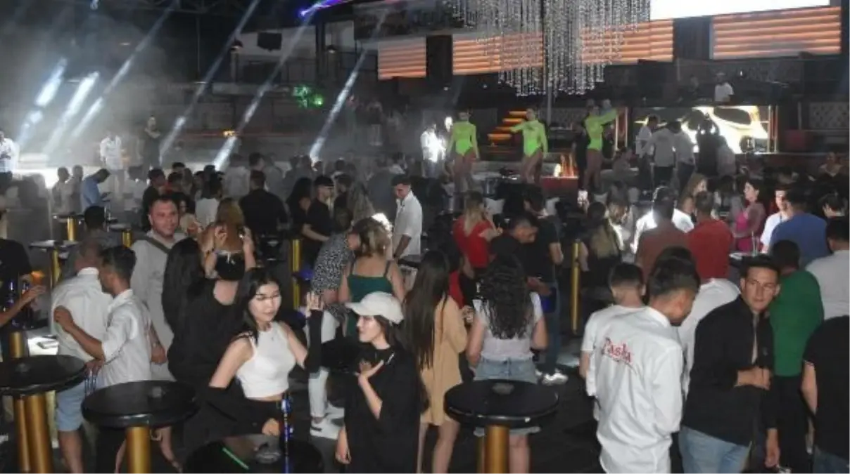Bodrum'da müzik yasağı kalktı, turistler saat 04.00'e kadar eğlendi