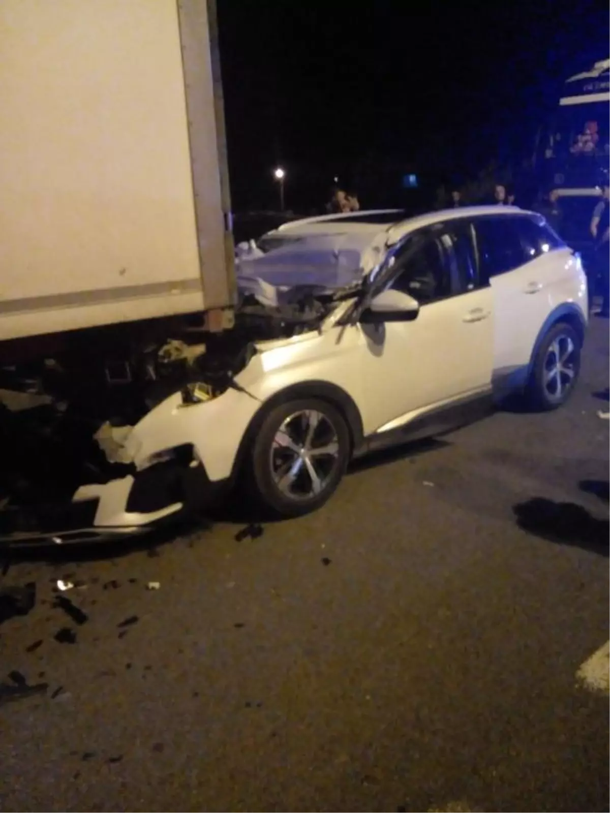 Çankırı'da TIR'a çarpan otomobilin kazasında 3 kişi hayatını kaybetti