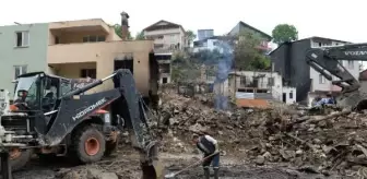 Erzurum'da Köşeyolu Mahallesi'nde Yangın: 12 Ev ve 4 Ahır Zarar Gördü